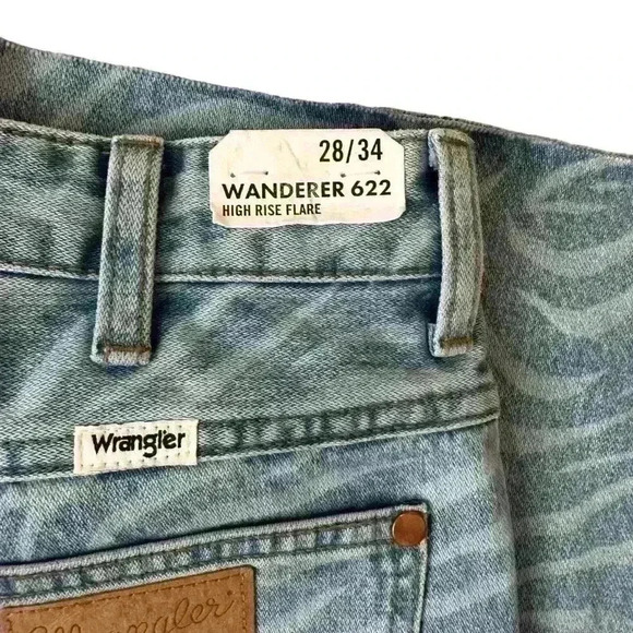 Free Peolple X WRANGLER WOMEN MEOW LASER TIGER WANDERER FLARE JEANS NWT 28,25,30 - Picture 8 of 15